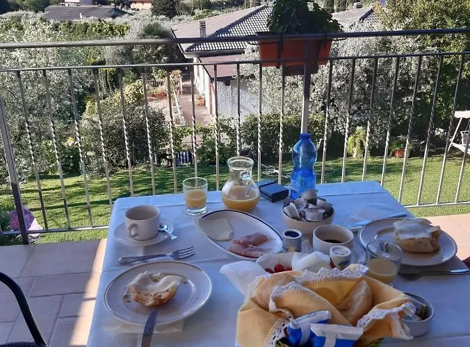 לינה וארוחת בוקר Ladi's