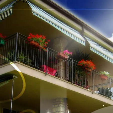 Bed & Breakfast Ladi's